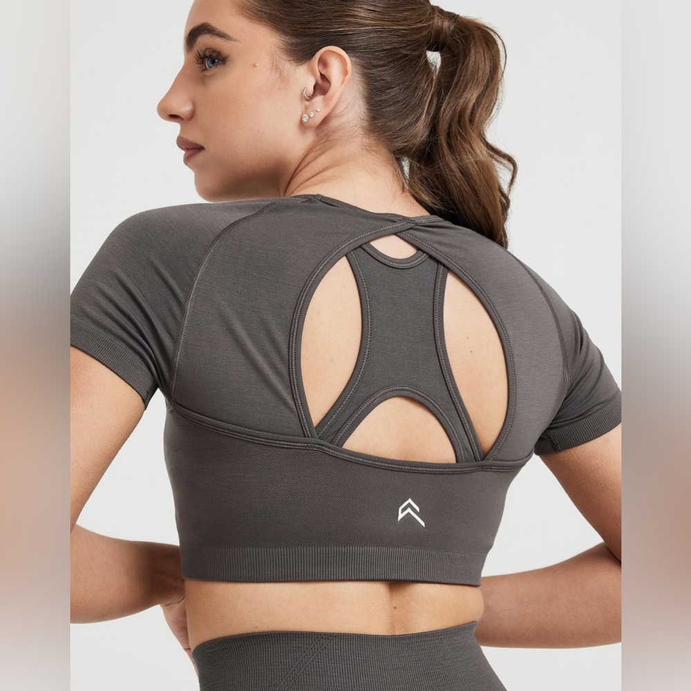 EFFORTLESS SEAMLESS SHORT SLEEVE CROP TOP XS